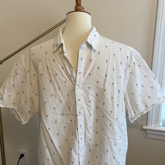 Button down - Picture 2 of 4